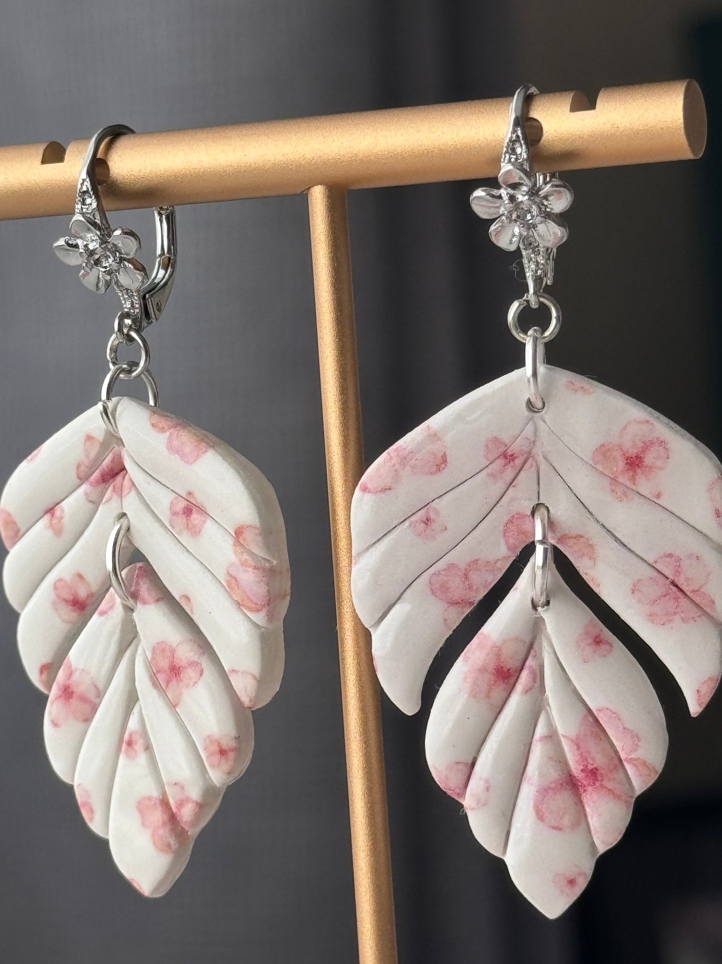 Foliage white and pink floral design