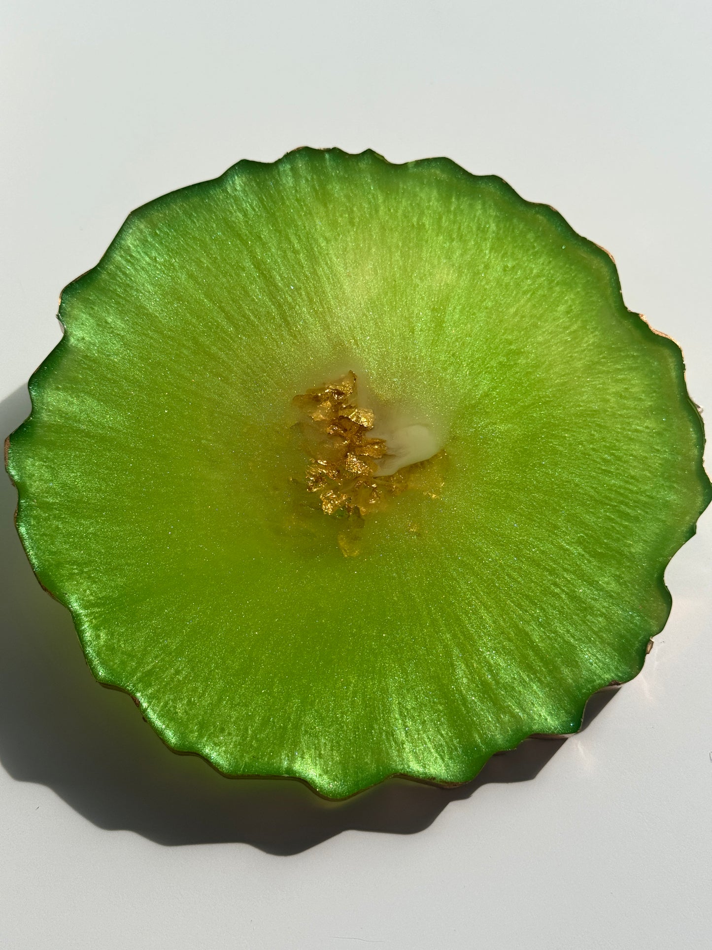 Resin Coaster shimmery lime and gold