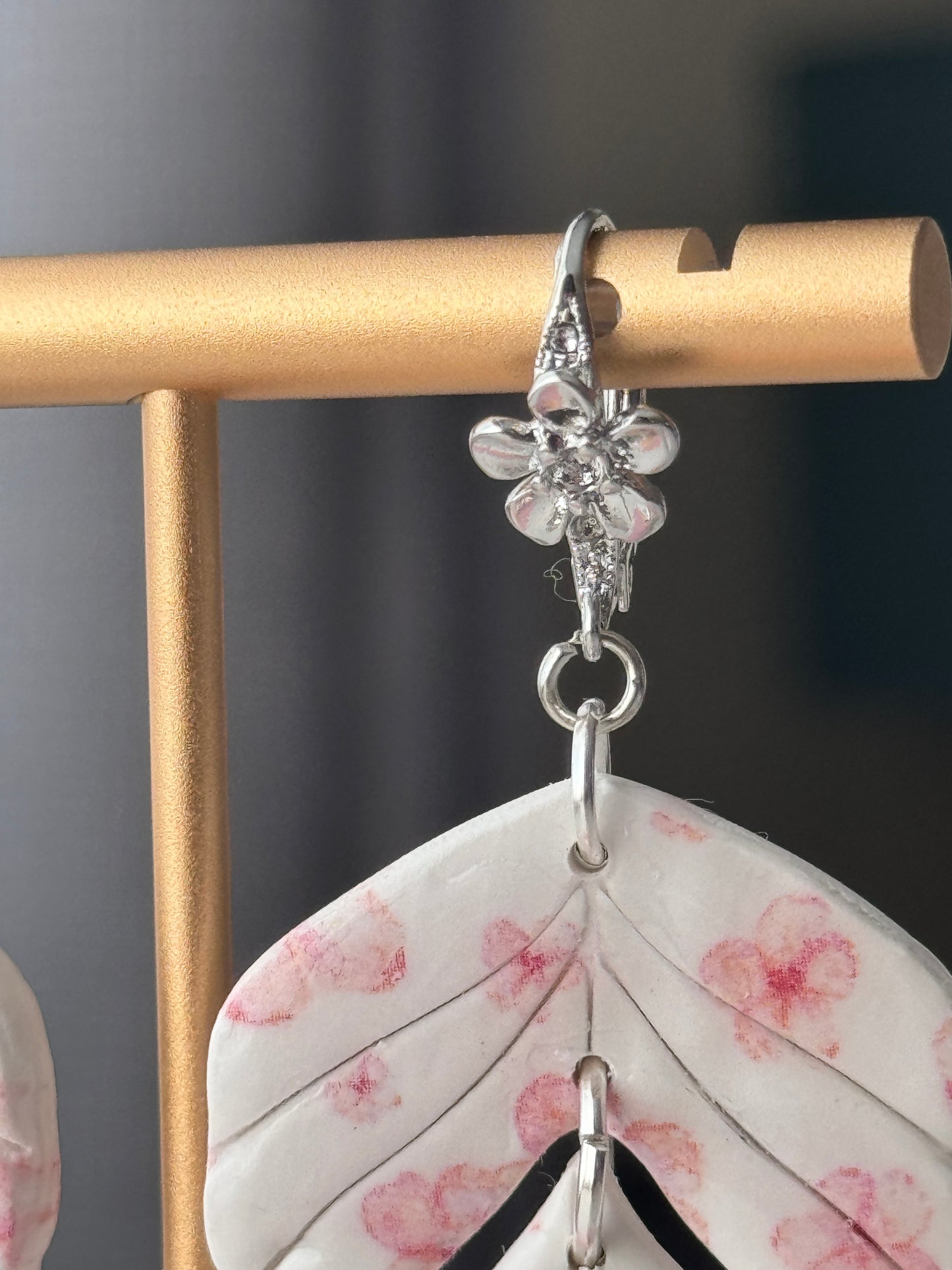 Foliage white and pink floral design