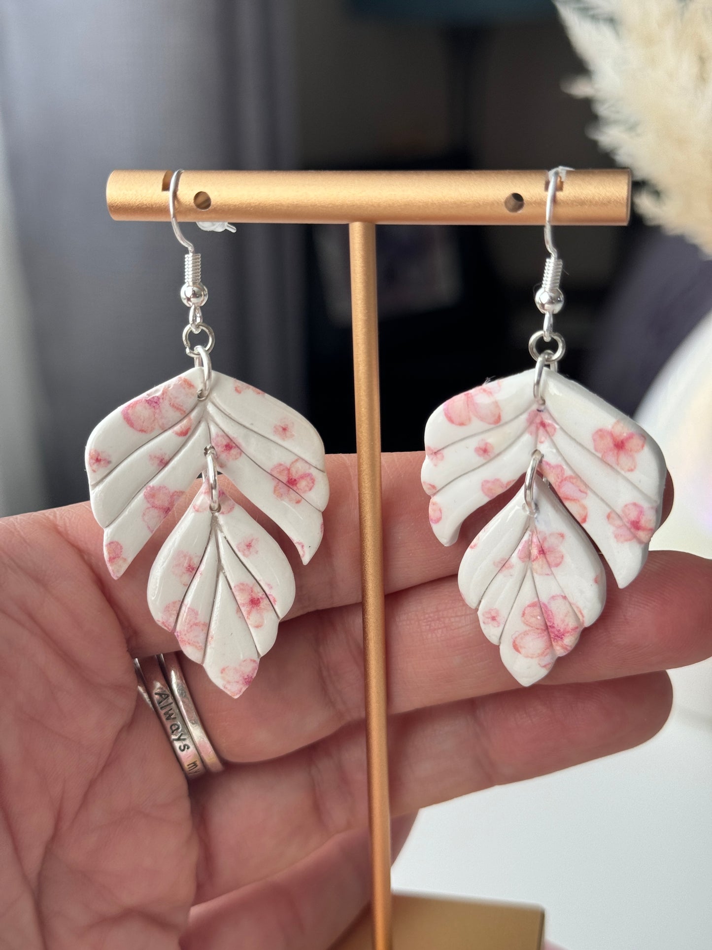 Foliage white and pink floral design