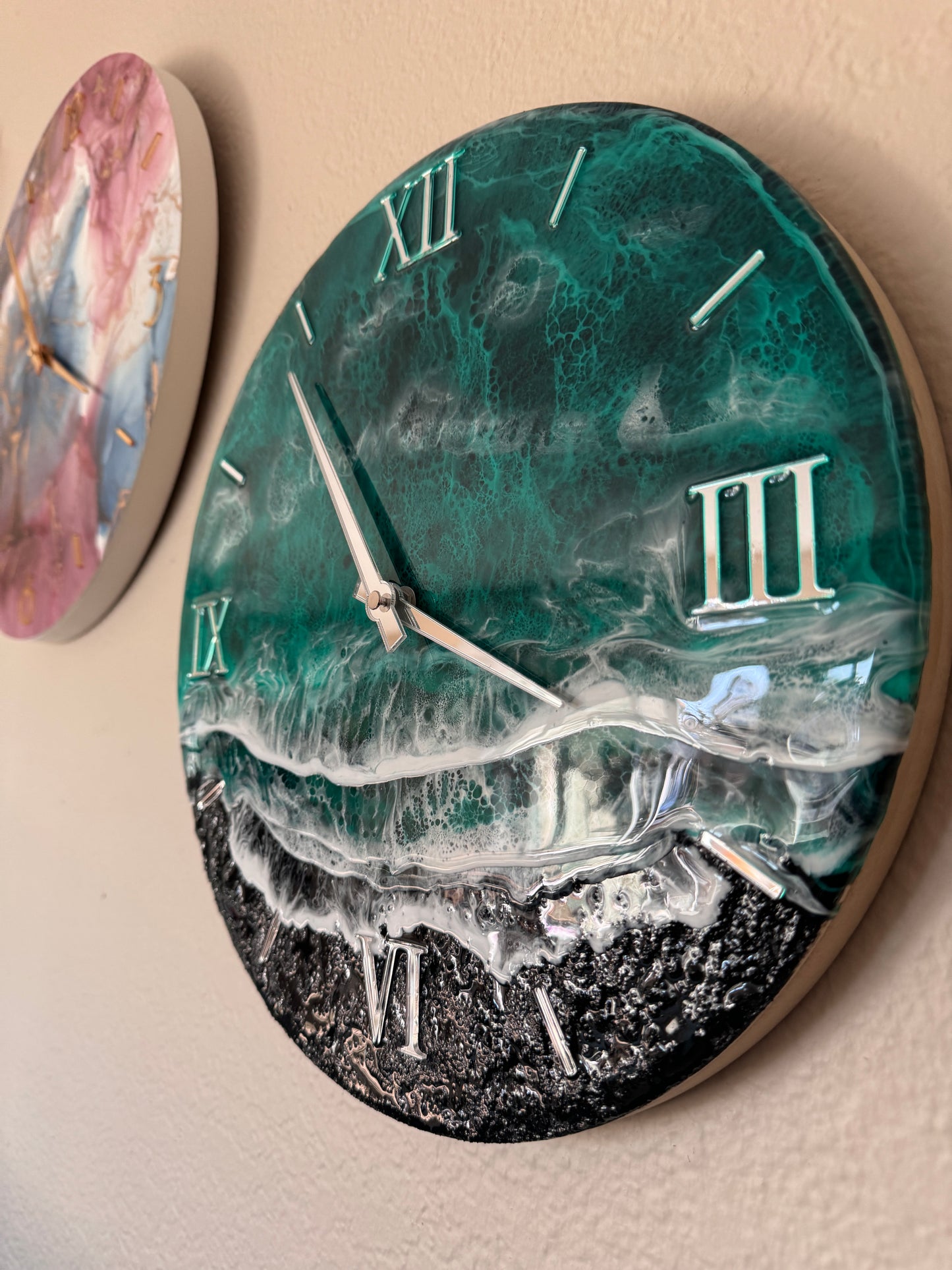 Handmade Resin Emerald Ocean Clock