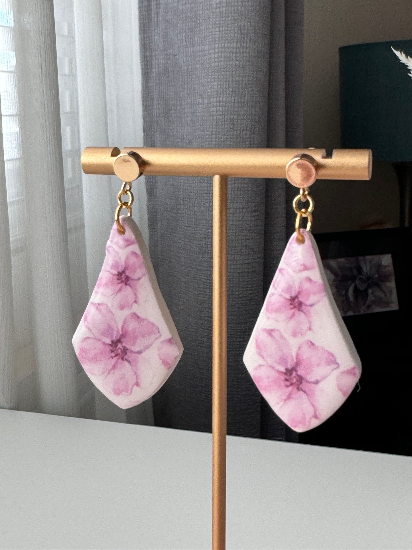 Magnolia dangle